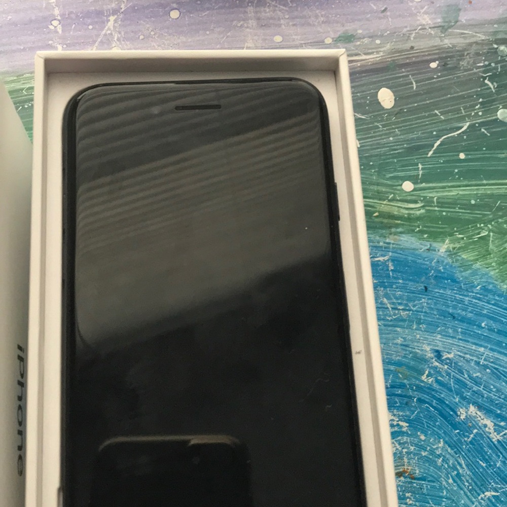 iPhone 7 - Picture 3 of 6